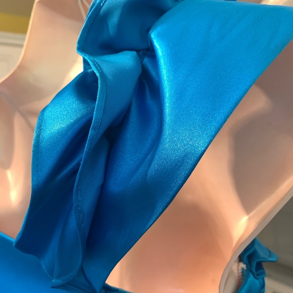 Jump apparel satin gown - Picture 4 of 8